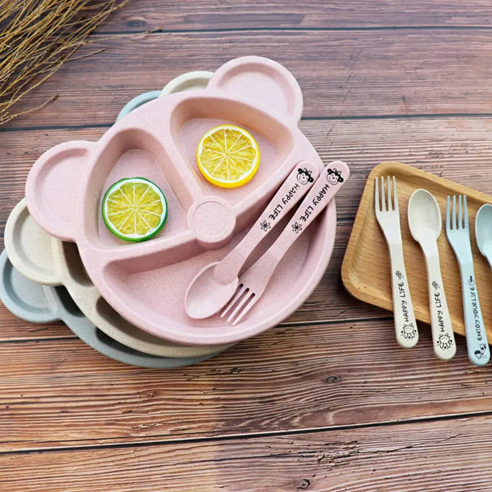 Bear-themed children's dinnerware set