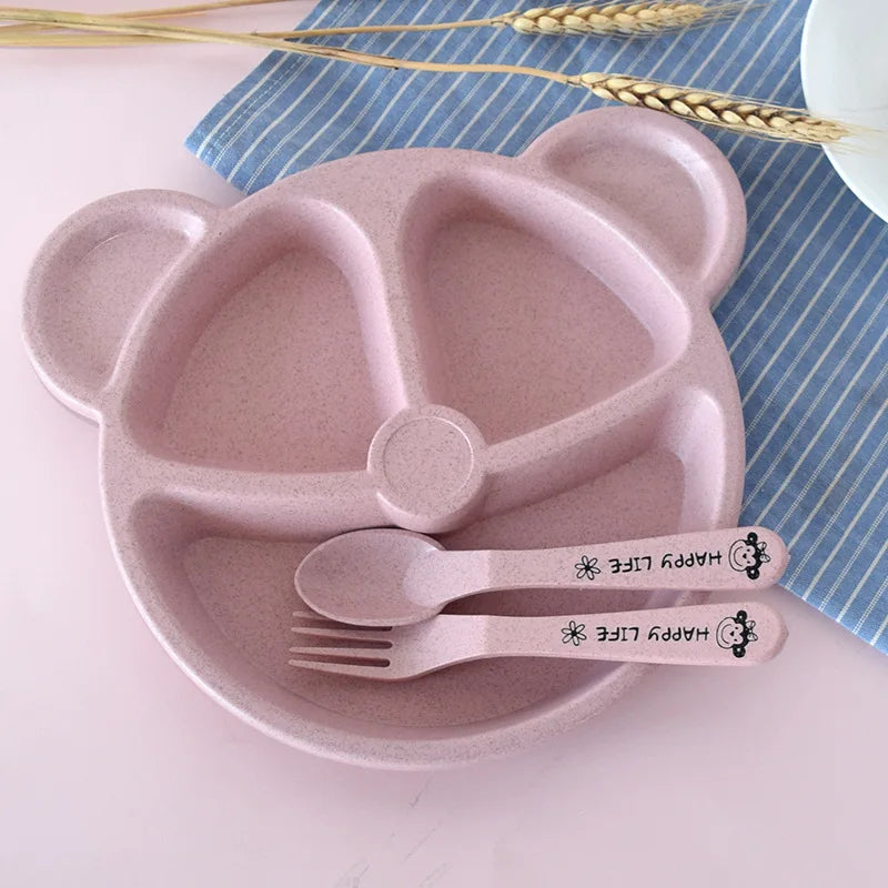 Bear-themed children's dinnerware set